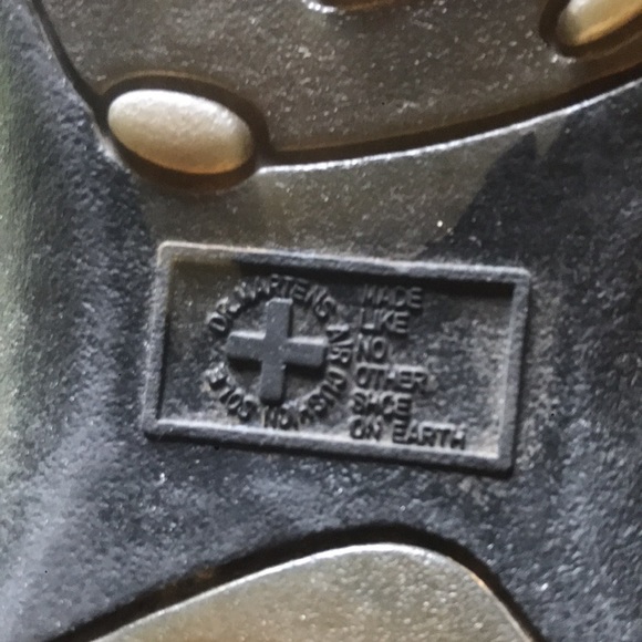 US size 6 -Doctor Martin's- tan suade shoes - Picture 4 of 8